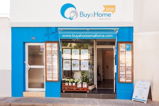 Fassade des Büros von Buy a Home Mallorca in Portixol Molinar
